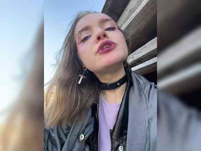 AliciaTroupe webcam