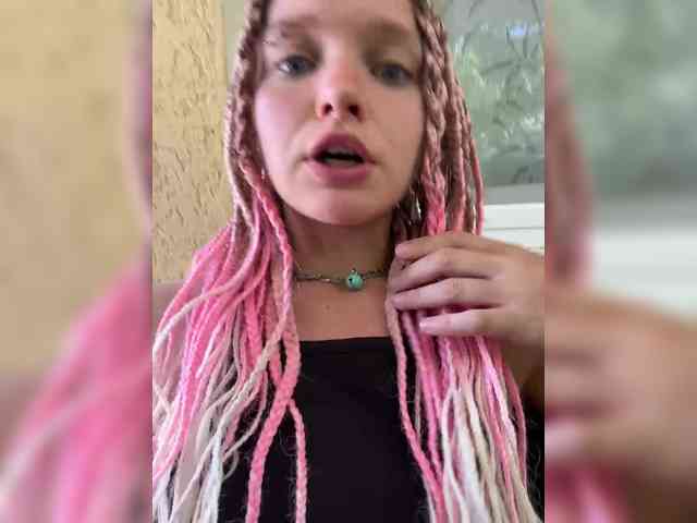 AliciaTroupe webcam