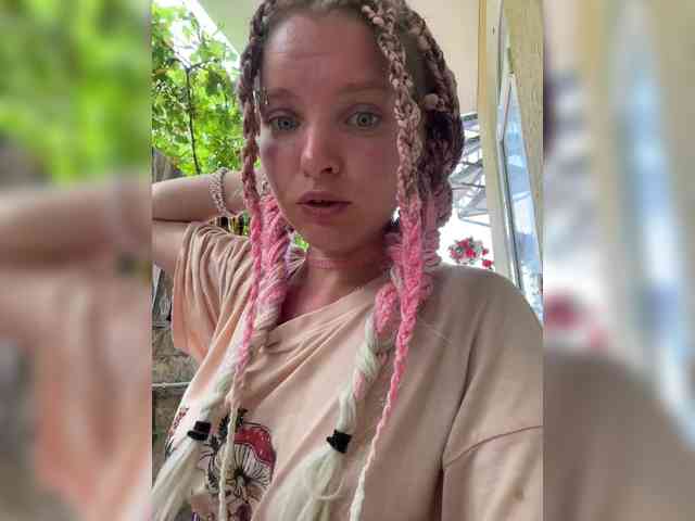 AliciaTroupe webcam