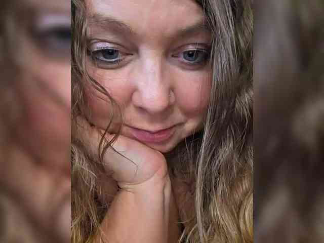 FLUFFY_BEAUTY webcam