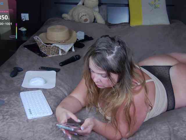 FLUFFY_BEAUTY webcam