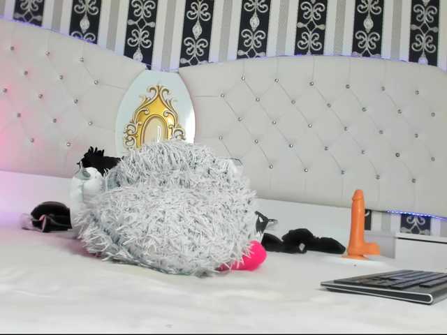  Aidasina chat room