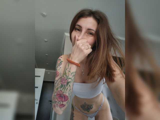 Fina771's BongaCams show and profile