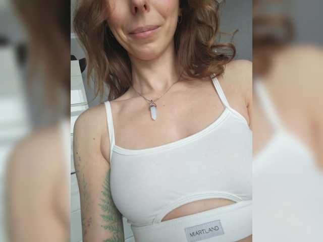 Fina771's BongaCams show and profile