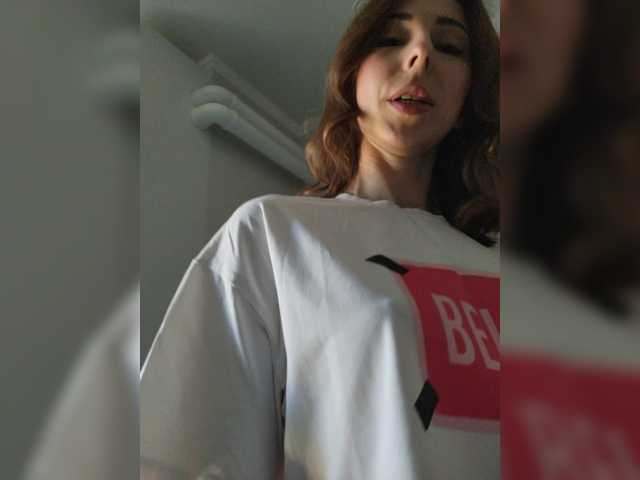 Fina771's BongaCams show and profile