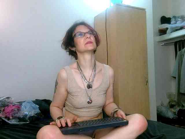 Amateurmilf's webcam live show