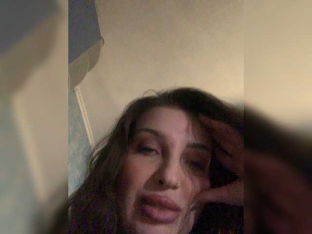 LauraBess's BongaCams show and profile