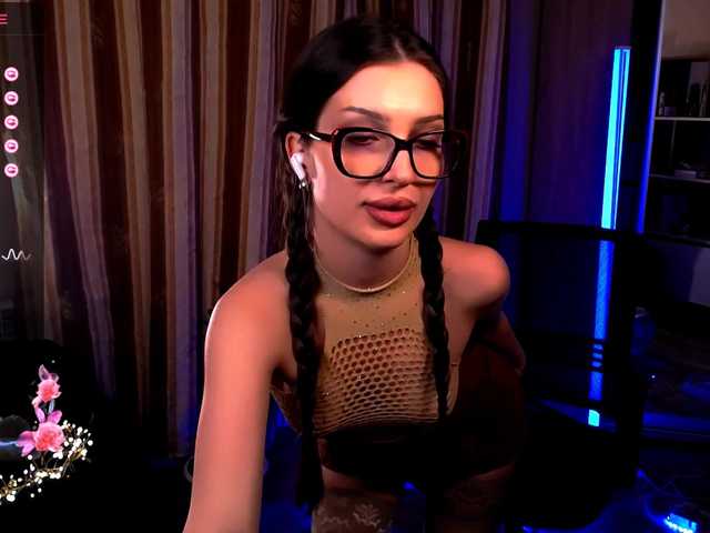 LauraBess's BongaCams show and profile