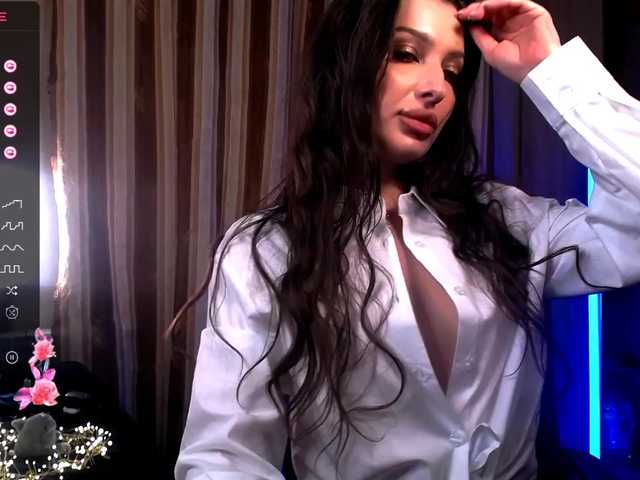 LauraBess's BongaCams show and profile