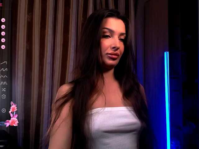 LauraBess's BongaCams show and profile