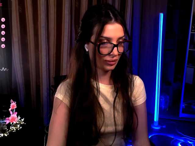 LauraBess's BongaCams show and profile