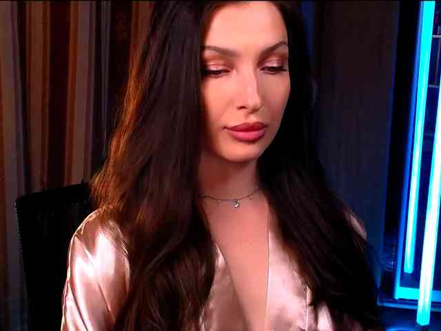 LauraBess webcam