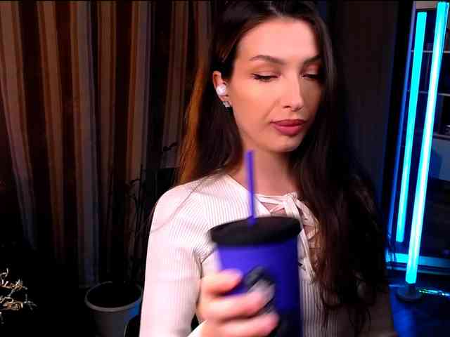 LauraBess webcam