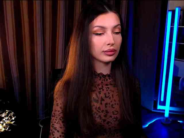 LauraBess webcam