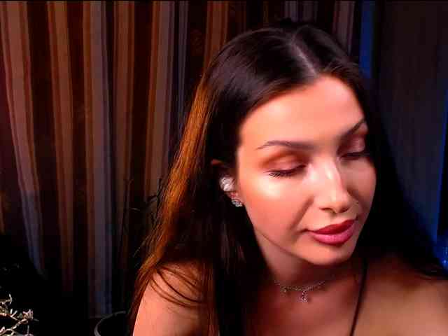 LauraBess webcam