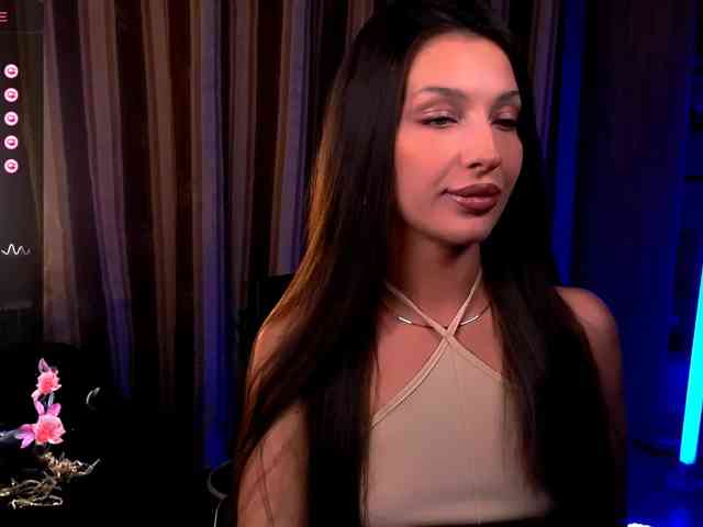 LauraBess webcam