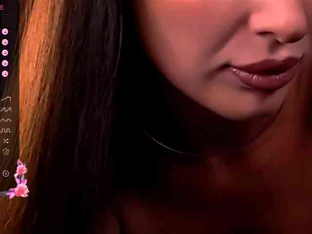 LauraBess webcam