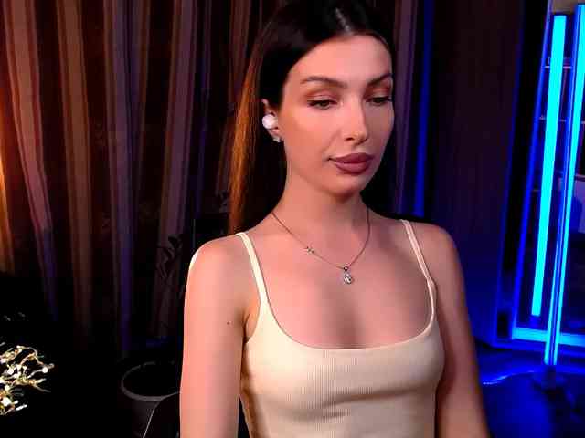 LauraBess webcam