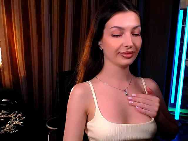 LauraBess webcam