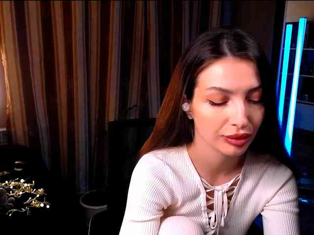 LauraBess webcam