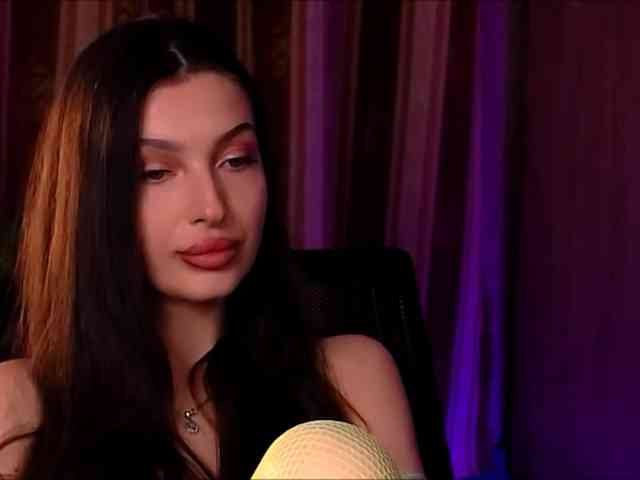 LauraBess webcam