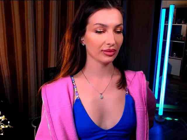 LauraBess webcam