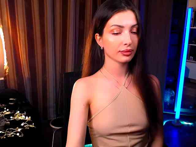 LauraBess webcam