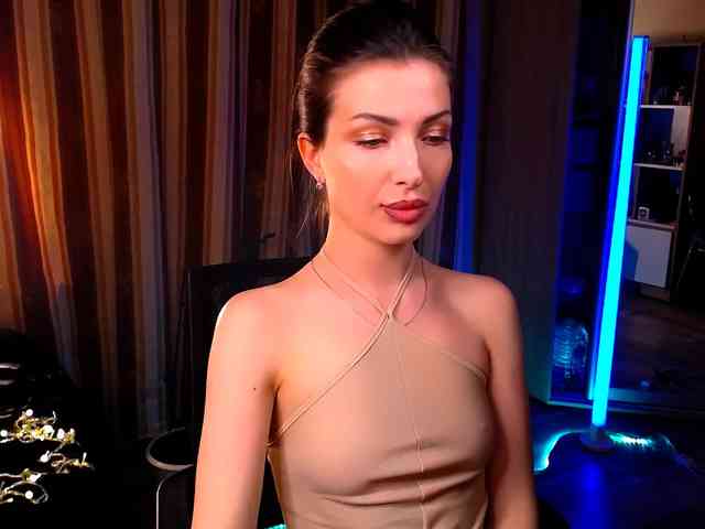 LauraBess webcam
