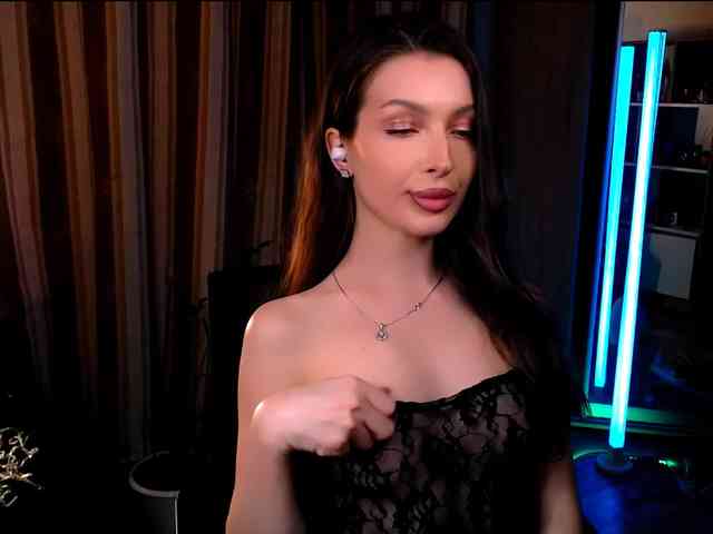 LauraBess webcam