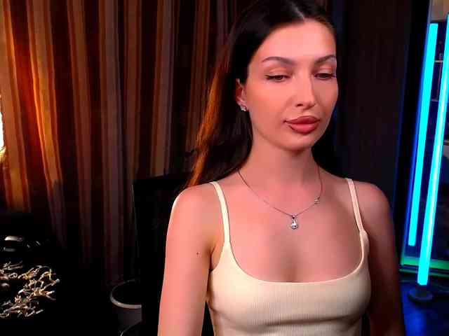 LauraBess webcam