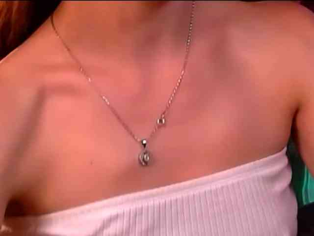 LauraBess webcam