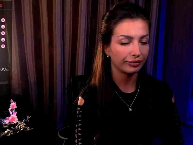 LauraBess webcam