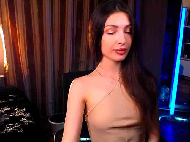 LauraBess webcam