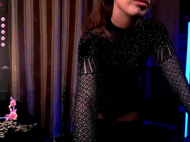 LauraBess webcam