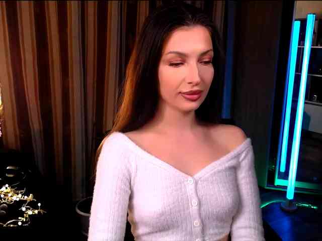 LauraBess webcam