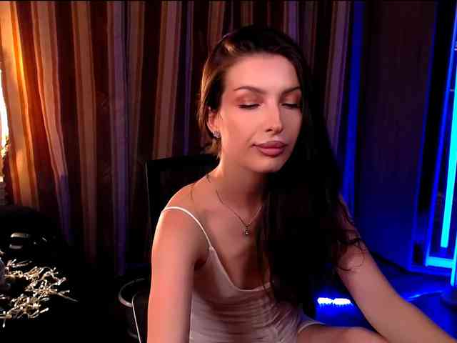 LauraBess webcam