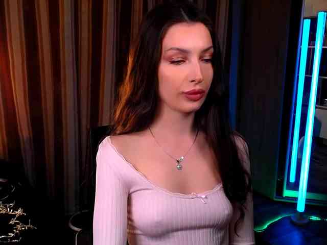 LauraBess webcam