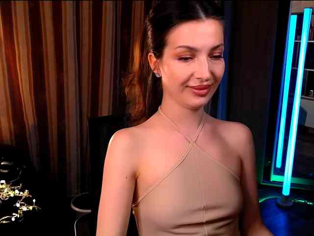 LauraBess webcam