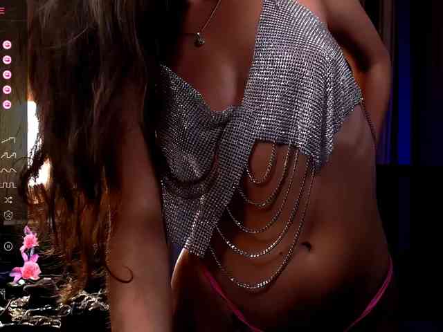 LauraBess webcam