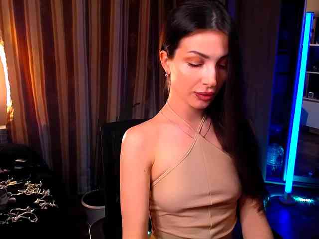 LauraBess webcam