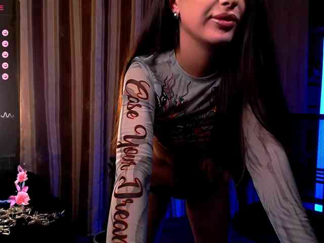 LauraBess webcam