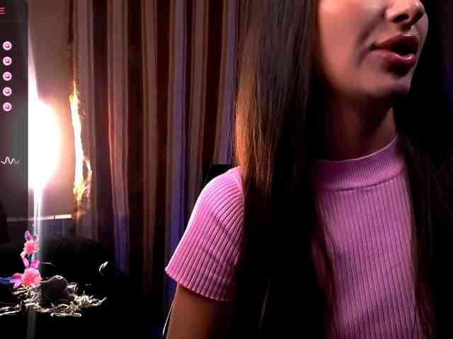 LauraBess webcam
