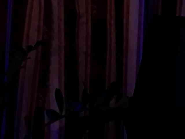 LauraBess webcam