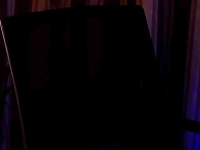 LauraBess webcam