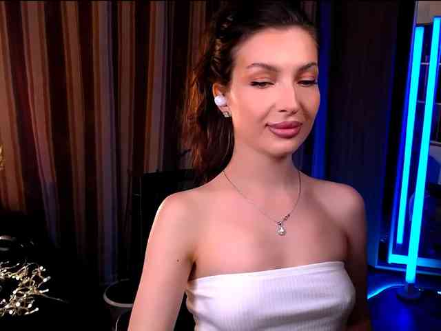 LauraBess webcam