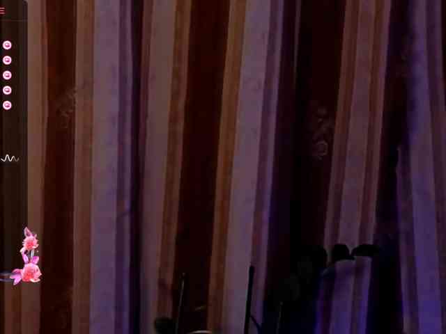 LauraBess webcam