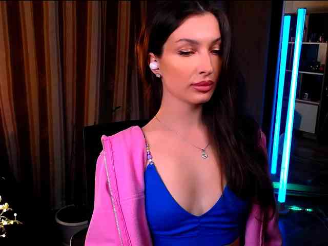 LauraBess webcam