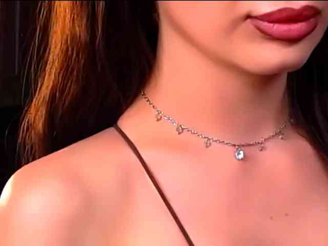 LauraBess webcam