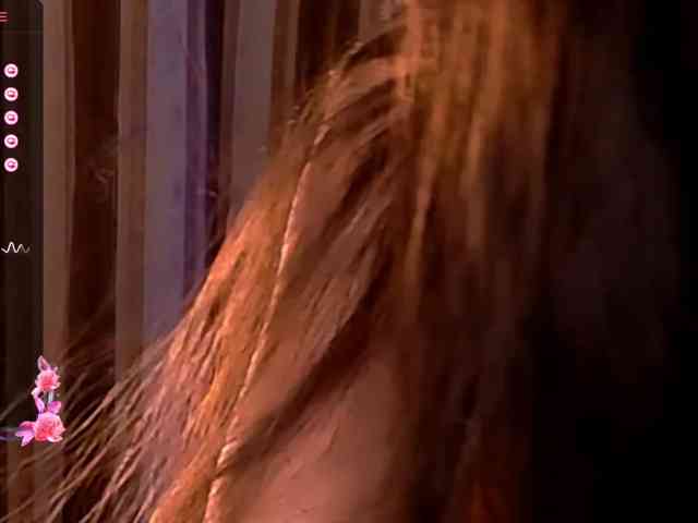LauraBess webcam