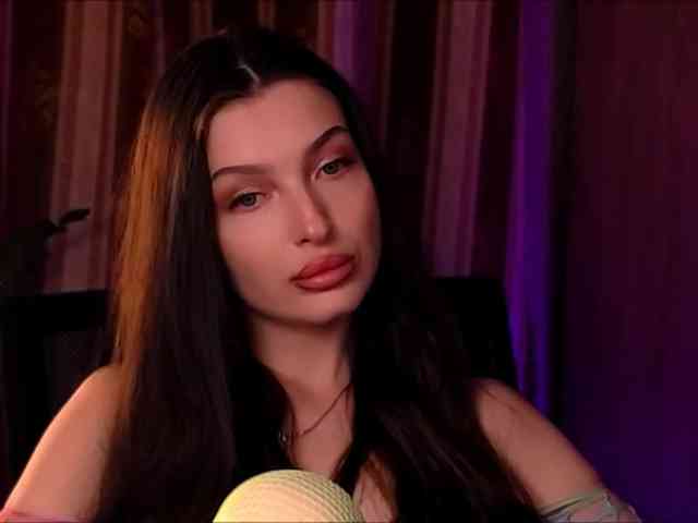 LauraBess webcam